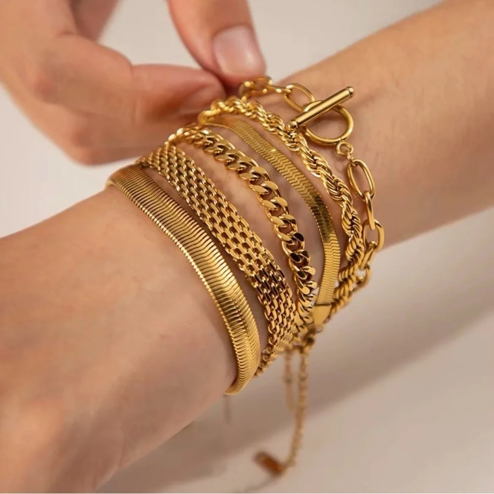18K Gold Plated Mesh Chain Bracelet - Picture 7 of 10